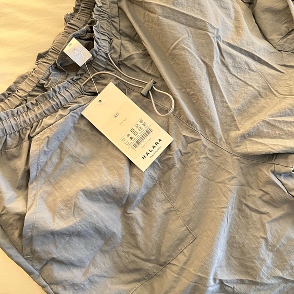 Halara Wind Joggers, High wasted- Size XS. NEVER worn - Picture 3 of 3